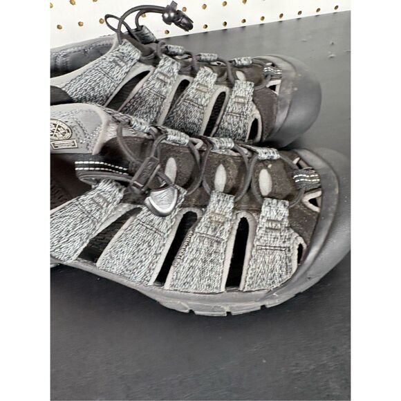 Keen Newport closed toe water sandals size 9.5 main image 9